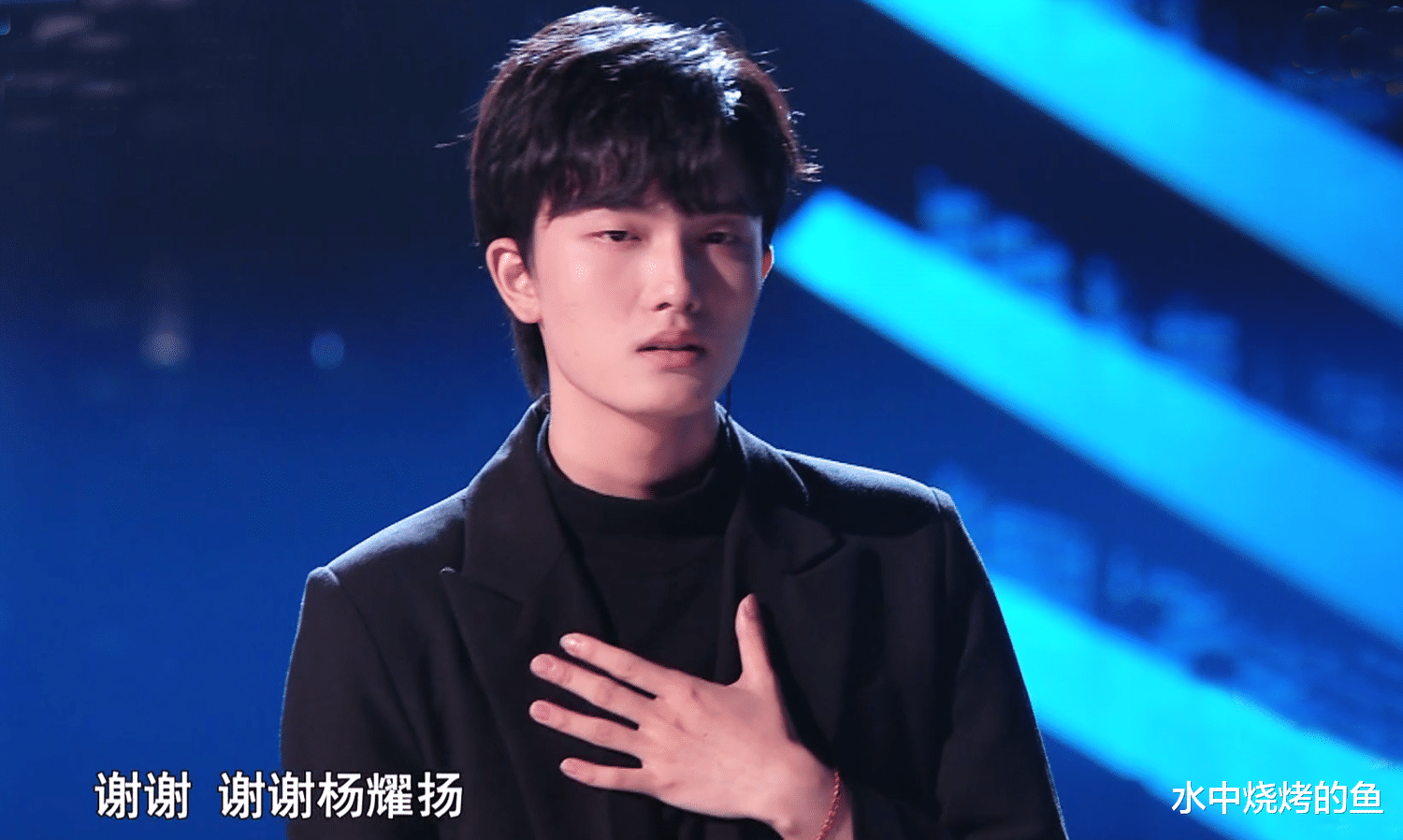 Angelababy|中国好声音：李克勤战队战胜汪峰战队，伍珂玥输谭轩辕意难平，迷你机被淘汰