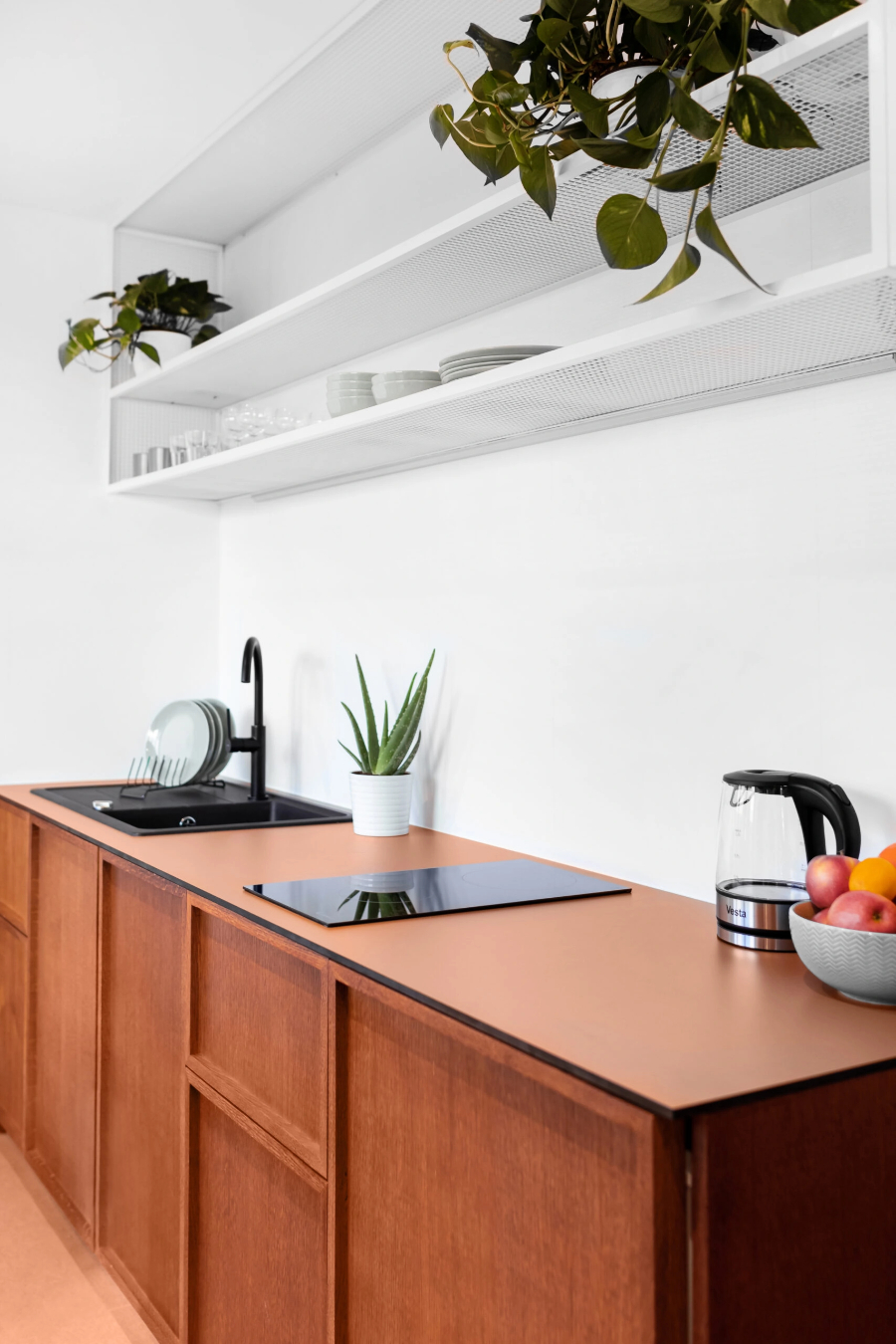 巧妙改造,冷藏卡车变成了带厨房的两室一厅度假屋