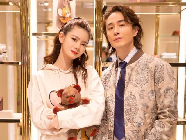 90后女孩一场梦|曾被嘲“软饭男”甘愿活成戚薇背后的男人,他付出了太多