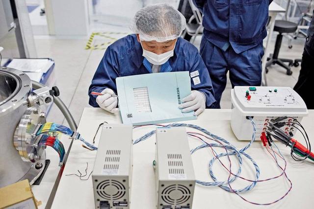 两位中国年轻科学家,决定去太空挖矿