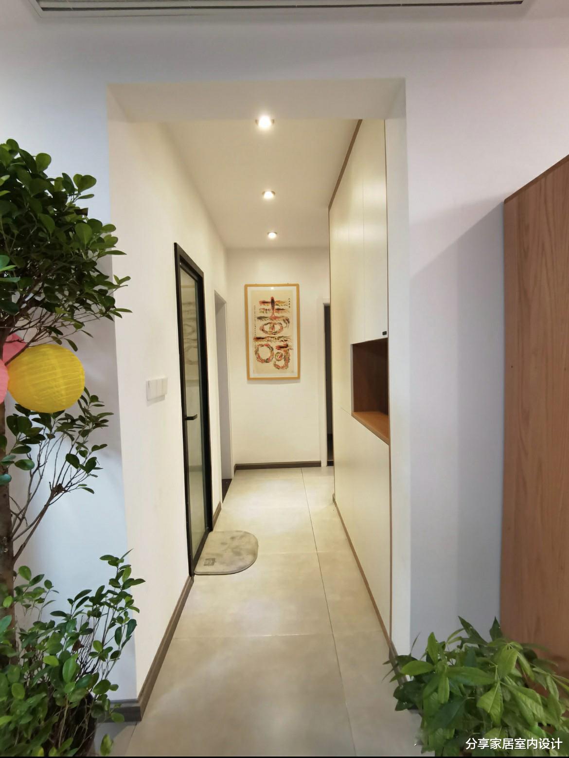 她家买二楼新房赠送80平露天超大阳台，真的是赚大了，让人羡慕！