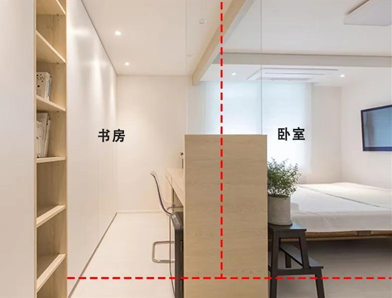 直到完工，才发现媳妇多有眼光，床头做书房，中间隔断半墙半玻璃