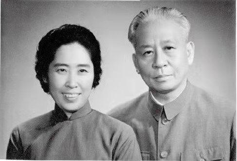 王光美|王光美晚年时，邀请毛家后人到家里做客，深情道：你们要多保重啊