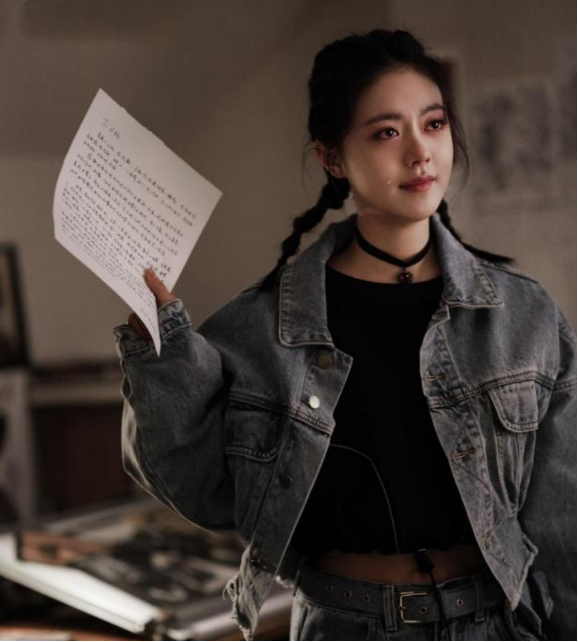 吴亦凡|吴亦凡绯闻女友曝光，两人被拍亲密互动撒狗粮，接替关晓彤“国民闺女”称号