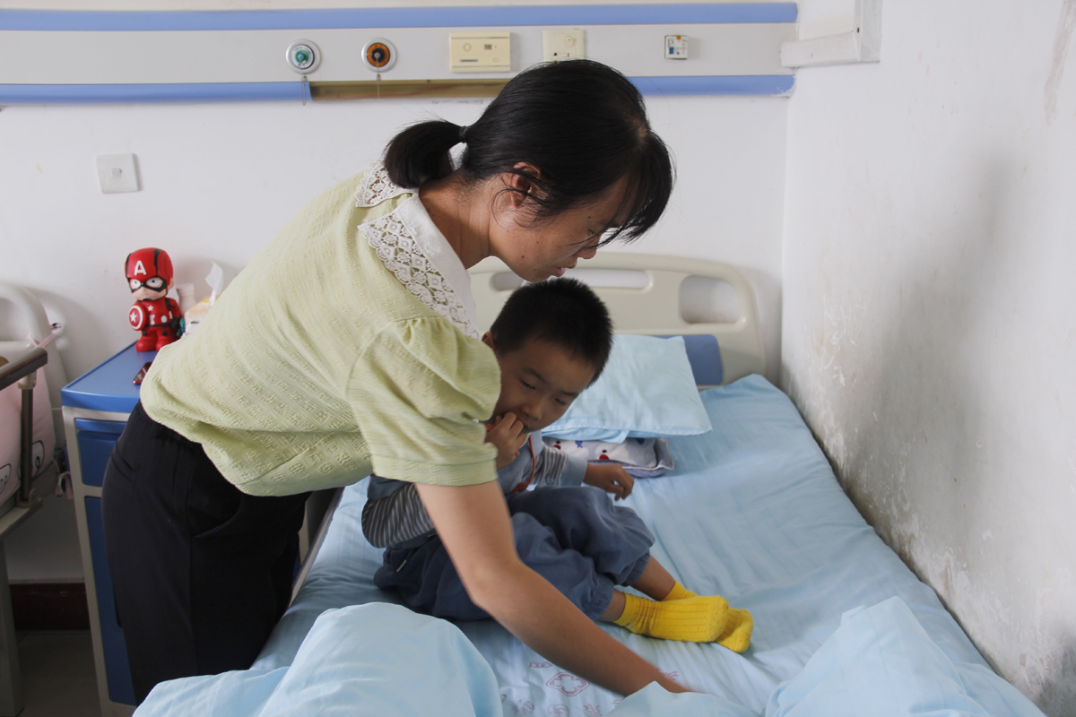 90后女子怀孕34周,一次逞强导致早产,如今悔不当初:是我害了他