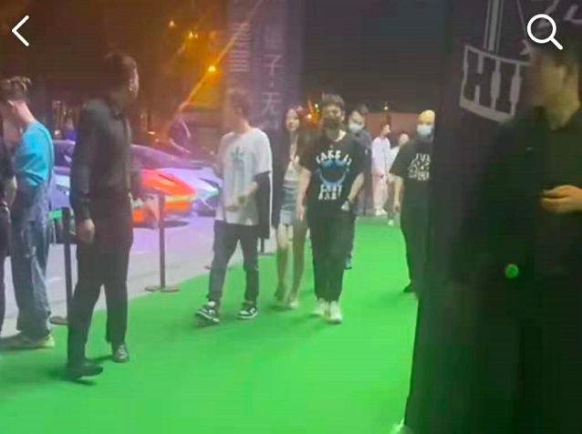 王思聪|王思聪疑又换新女友，带美女同回上海酒店，女方正面照曝光显清纯