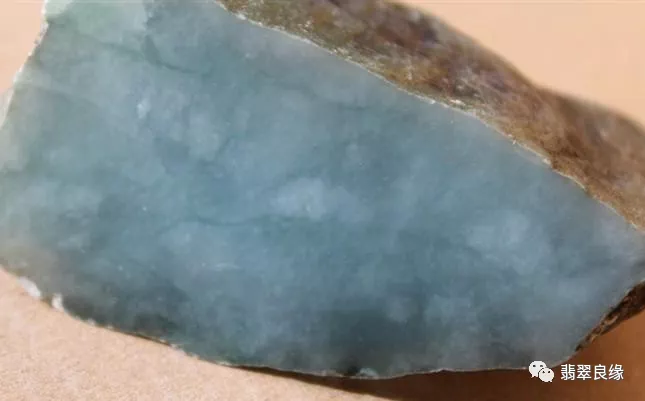 戈壁滩|新手入门时应该怎么鉴别翡翠原石的真假