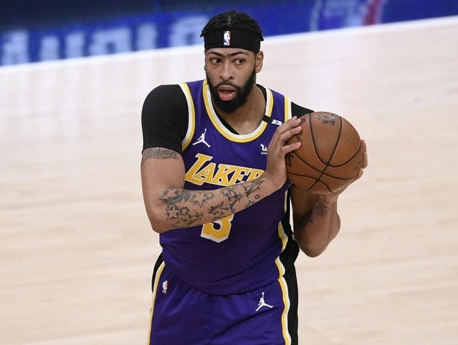 湖人队 恭喜！湖人全新首发5虎诞生，21+7巨星出任中锋，4换1交易威少血赚