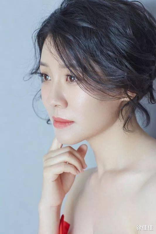 克里斯汀·斯图尔特|她意外拉同学来救场,结果同学红遍全国,自己却无戏可拍