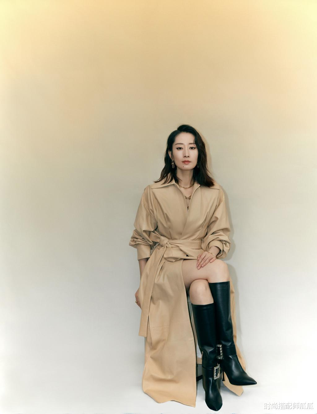 花生|?刘敏涛躲过了中年油腻，45岁穿吊带裙真够自信，长腿纤细没半点缩水