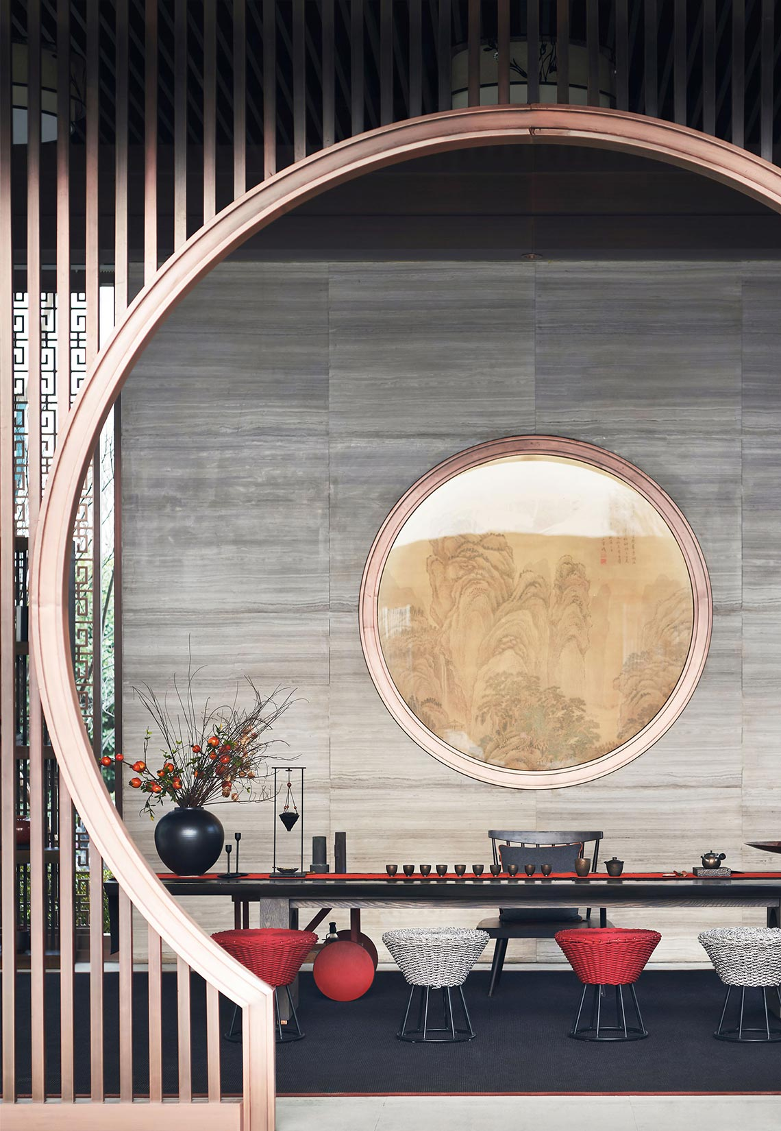 小美涵Emily|浓丽而风雅的枫红、粗粝质感的灰调,演绎当代超逸与东方情怀