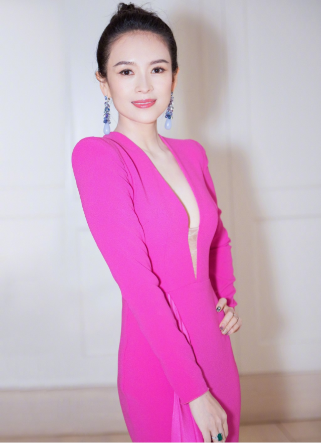 灵熙说珠宝 章子怡被称之她为东方“美人坯子”,10衣服展示她不仅美还会穿