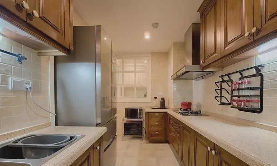 家里新装修，超级大，超级漂亮！宝宝一看到他的房间，兴奋极了！