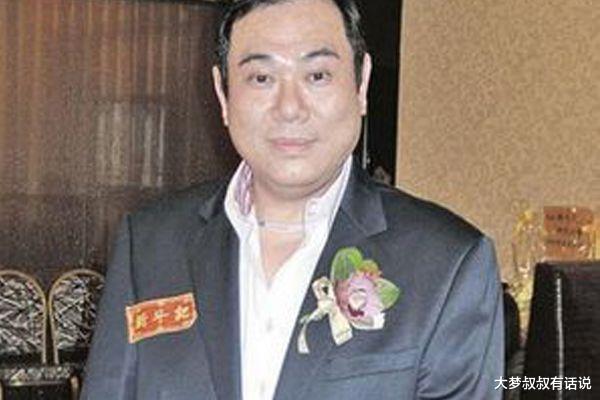 成龙|他曾救出成龙躲过汽车爆炸，15年后竟被无情踢出成家班