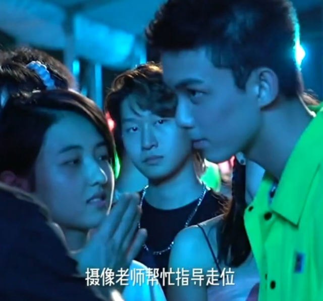 情窦初开的青春|张子枫拍吻戏，吴磊一直让她“不要动”！