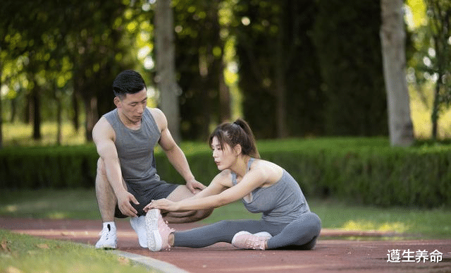 衰老|身体出现3种表现，说明衰老已悄悄向你走来，中老年人要多留心