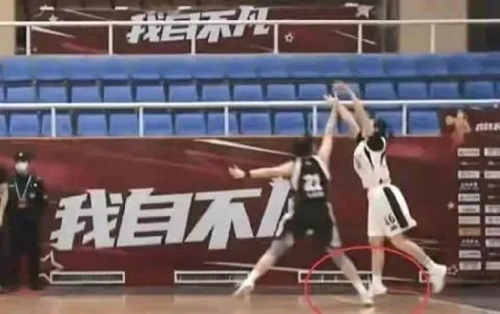 篮球|迟来的致歉，5场禁赛+5000元是女篮球员职业生涯的等价交换物？