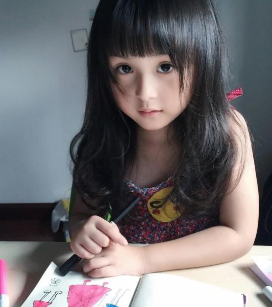 整容|2岁出道年入百万的“小芈月”，因漂亮被禁止整容，如今变成这般