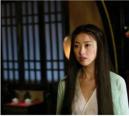 朱珠|?艳压童瑶，获一致好评，她终于从“名媛”走到“演员”