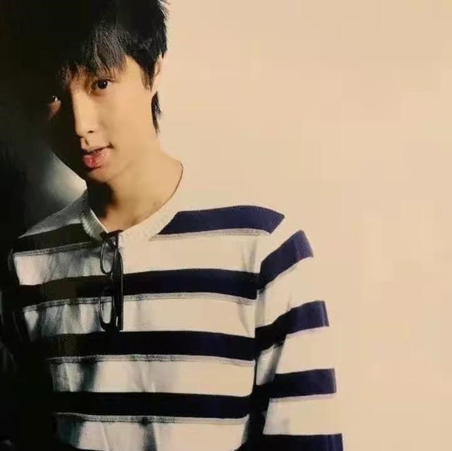 张艺兴|张艺兴中学毕业照曝光，打破整容传闻！