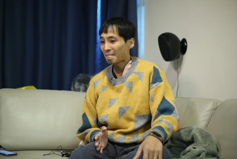 陈积荣|38岁TVB男星肺癌恶化极速扩散,瘦成皮包骨,当众痛哭不言放弃