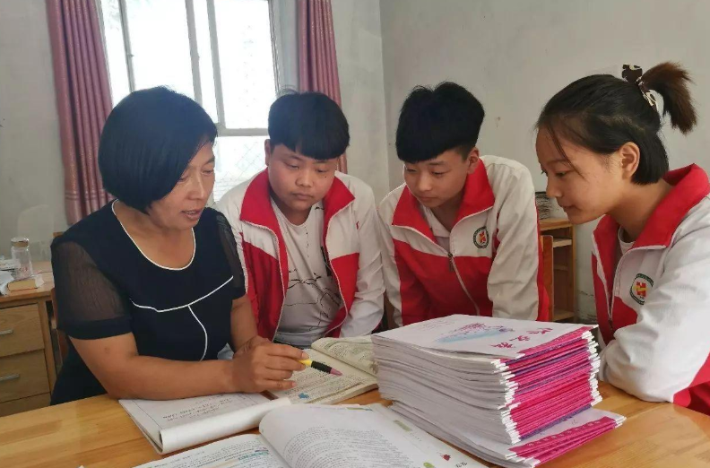 特岗教师|2021特岗教师招聘8.4万名，薪资待遇优厚，期满可转事业编