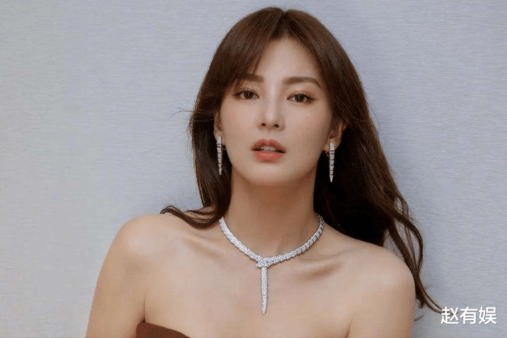 伸冤人3|34岁女星再曝新恋情!男方比她小10岁,2人携手同逛婚纱店