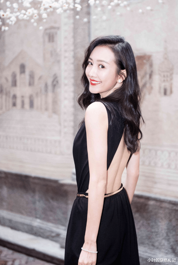 王鸥|王鸥的新发型奶奶卷真显老，还是以前的发型更适合她，快换回来吧