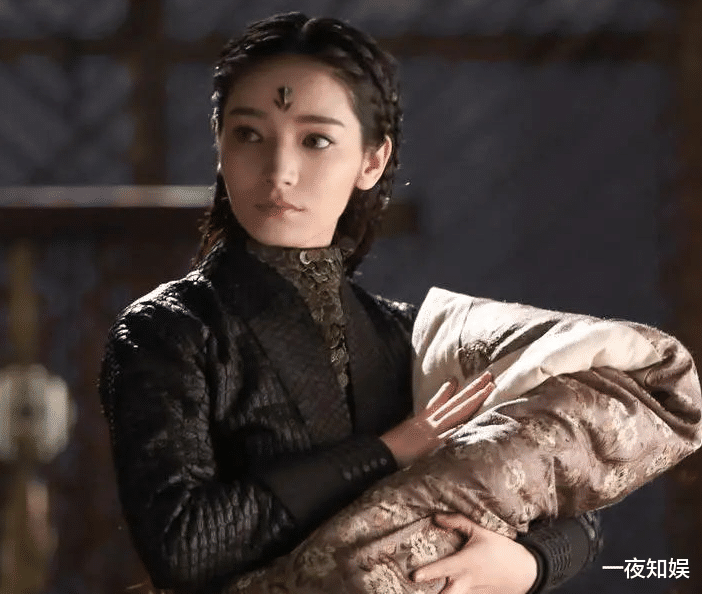 杨幂|杨幂的“嘉行四小花”，前3位逐渐沉寂，唯有她“扶摇直上”