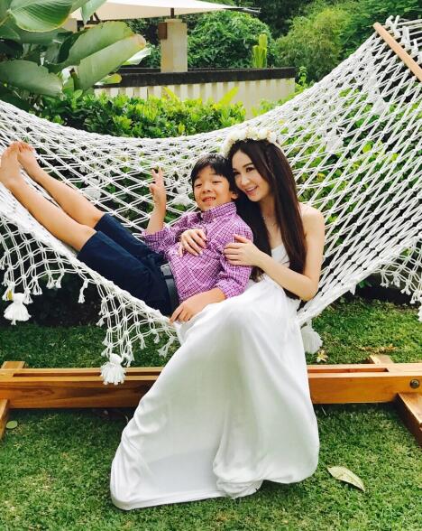 温碧霞|温碧霞：与丈夫收养南京孤儿做儿子，丈夫谎言温暖她一生