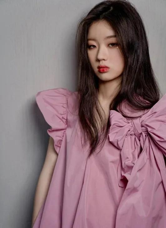 单依纯|歌坛女神单依纯，清风徐来你自盛开，愿你拥有永不失联的爱