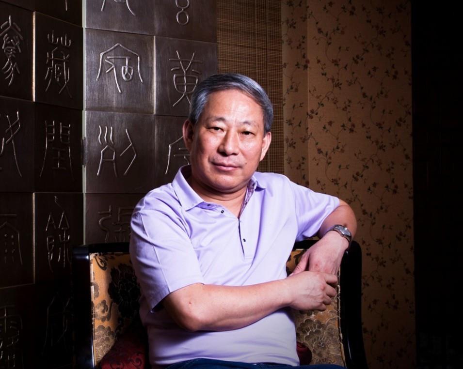 果莓妈咪说 中国第一狂千亿富豪：资产3万亿却不上市，娶学生为妻儿子更厉害