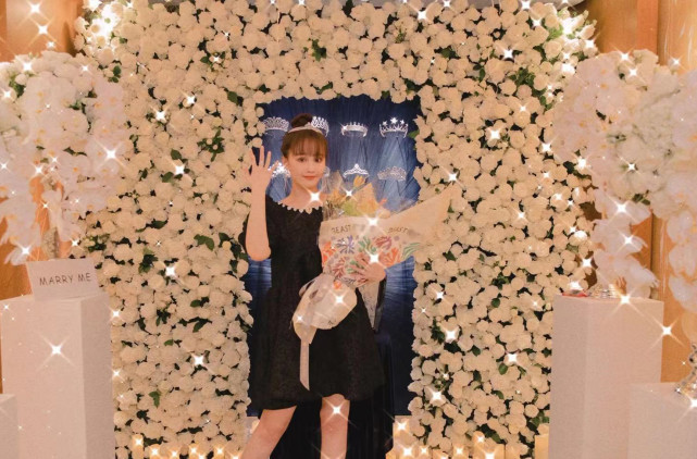 求婚|赵本山女儿球球官宣求婚喜讯，男方首次全脸出镜，鸽子蛋钻戒吸睛