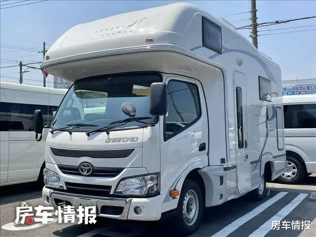 房车|丰田四驱轻卡房车，柴油动力自动挡，长度仅4.9米内部空间却很大