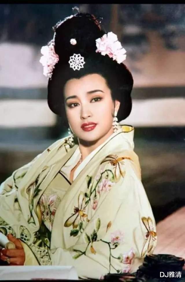 关之琳|人前很清纯，人后却疯狂，这6位女明星，情史太劲爆，真是令人一言难尽