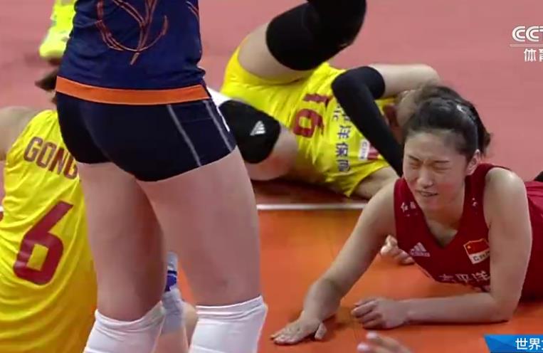 朱婷|3-0！中国女排大胜荷兰，朱婷指点王梦洁站位，郎平嘱咐语重心长