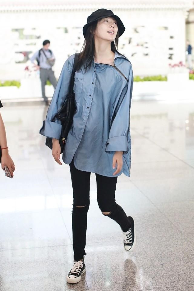 BiuVogue|童瑶的穿搭方式太普通了，素颜的样子不像是明星，但越看越高级