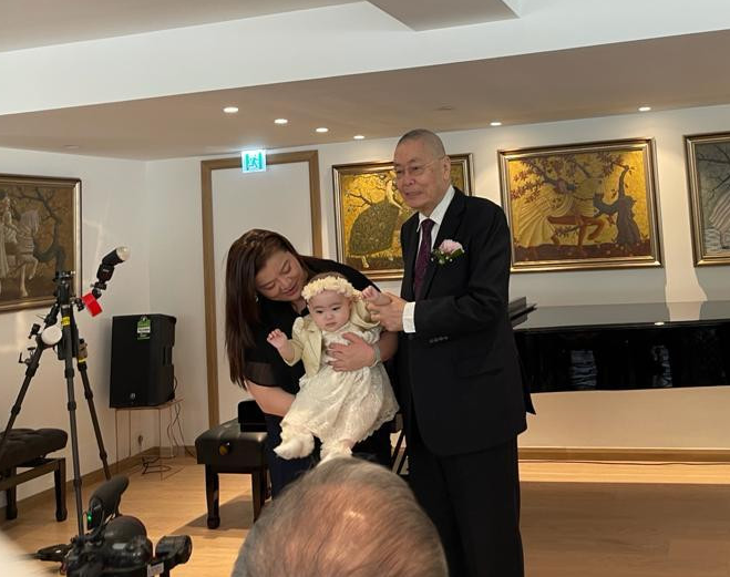 刘诗昆|刘诗昆81岁生女儿完胜大刘,两人娇妻罕见同框,甘比让C位情商高