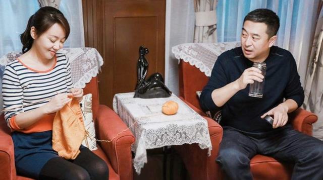 张嘉益|闫妮张嘉益两人绯闻不断，戏中的夫妻感情是假的，友情才是真的