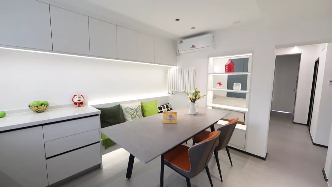 43㎡小户型住下5口人，还能有家庭图书馆，这是怎么做到的！