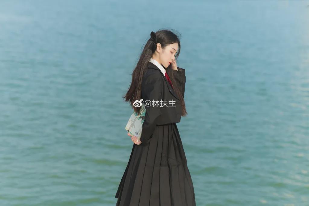 |?JK校服:你连指尖都泛出好看的颜色