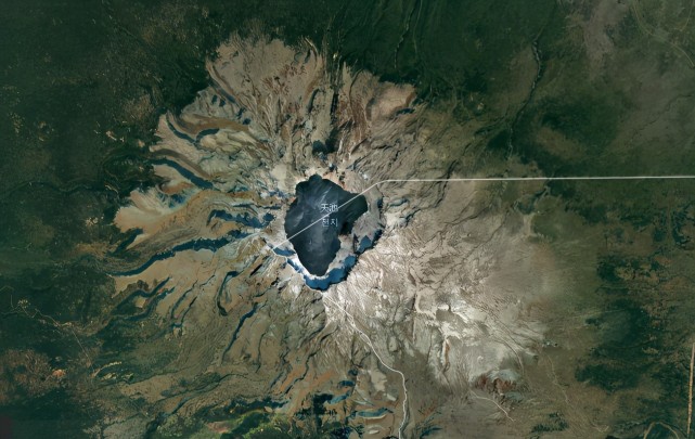 长白山天池 长白山天池的水只出不进，为什么不会干涸？这么大一水池真没鱼？