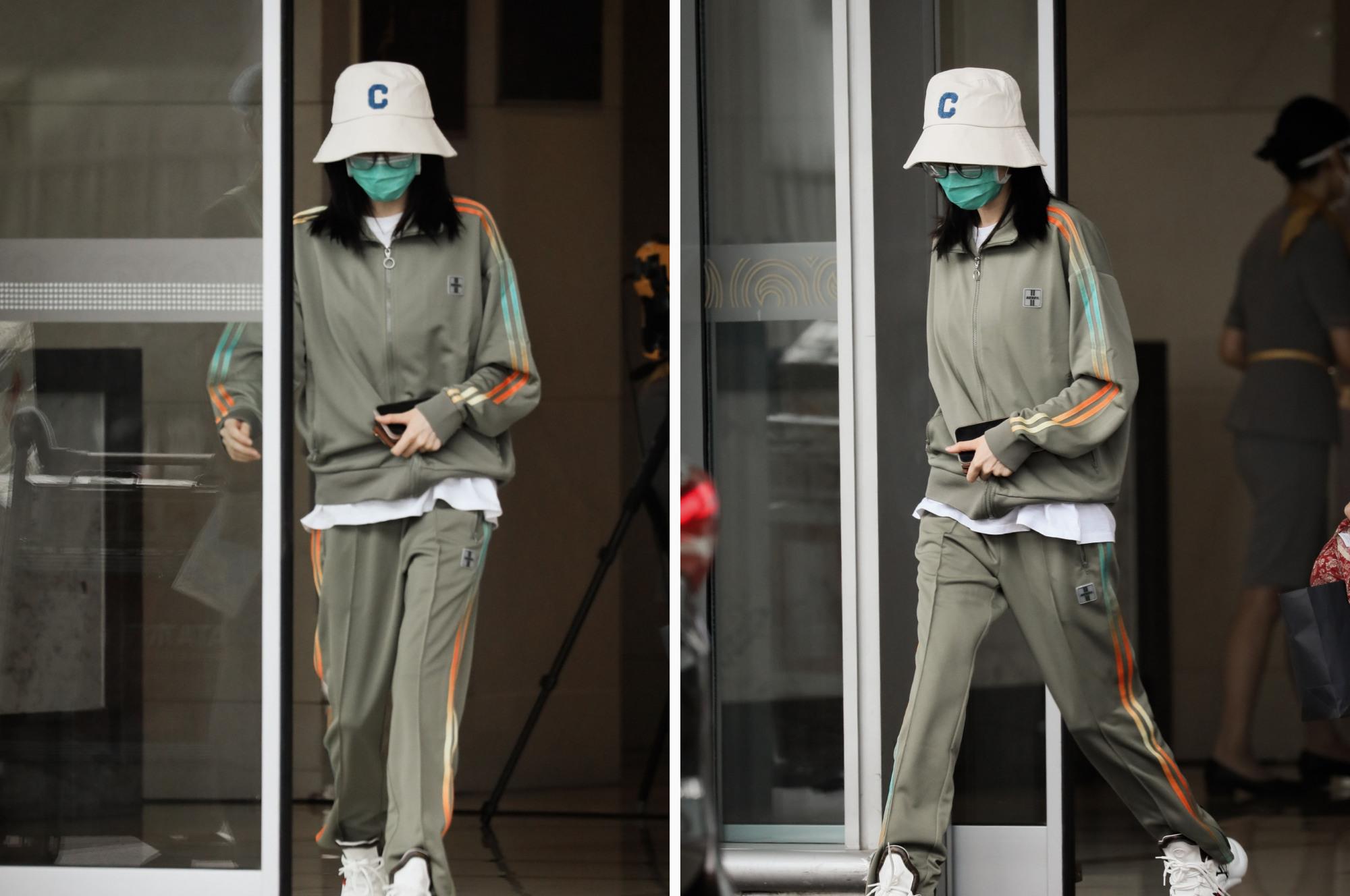 美搭刊报|迪丽热巴最新饭拍,穿牛油果运动套装似大佬出街,网友:一个字帅