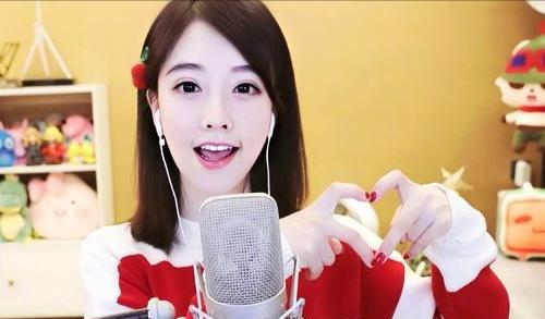 冯提莫|她上节目被摸大腿20次，不反抗只能尴尬赔笑，吴京说的话验证了