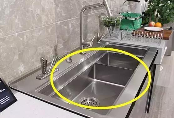 厨房别再装传统水槽，难清洁又不实用，现在流行这样装