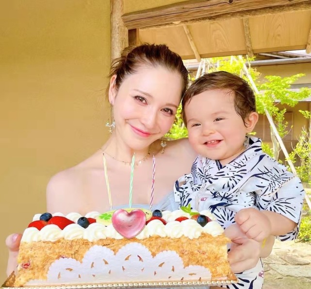 藤井莉娜|37岁日本女星官宣怀二胎！未婚生子刚满一年，仍不知孩子爸爸身份