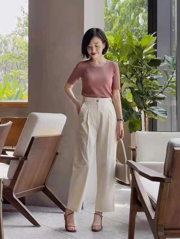 混搭时尚Anna|初秋最火针织衫：注重舒适与优雅，彰显你的时尚魅力