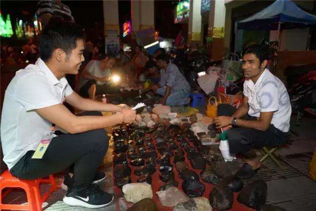 艺术品|「瑞丽」，一座“遍地是翡翠”的宝藏城市。