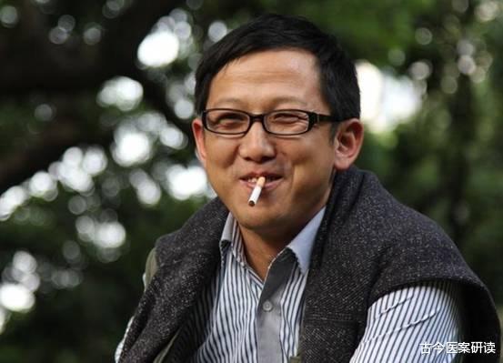 肝癌|50岁男子，每天大便7次，3月后肝癌离世，医生：1物毒素是酒精的十倍