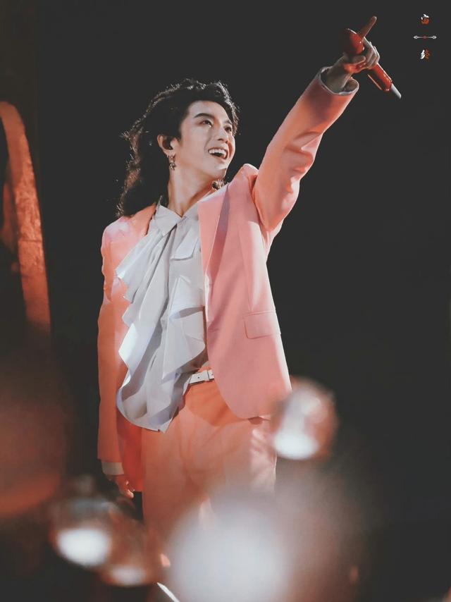 华晨宇|华晨宇涉嫌侵权《我的滑板鞋》，庞麦郎表示从未授权商演